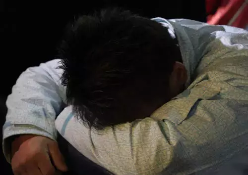 丈夫懷疑孩子不是自己的，妻子為給丈夫?qū)捫淖鲇H子鑒定